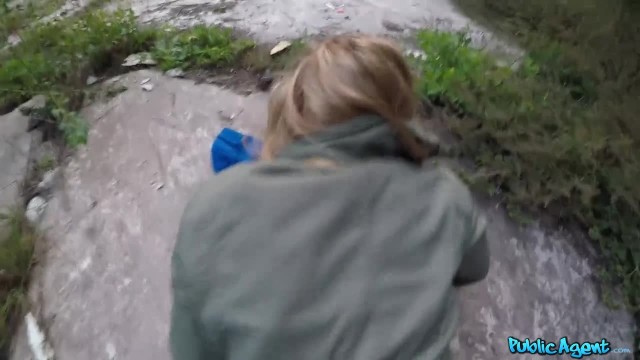 Молодая блондинка на улице сосёт толстый елдак нового знакомого - #10