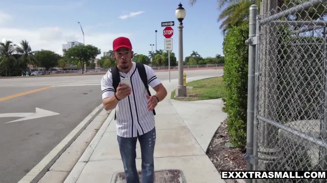 Стройная блондинка  с ушками на голове кончает в скачке на члене парня - #2