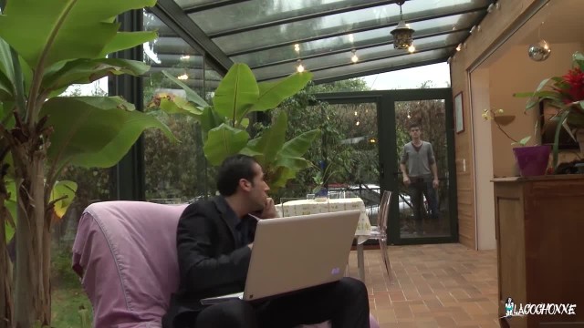 Муж пригласил своего босса потрахать его жену в чулках в два члена - #1